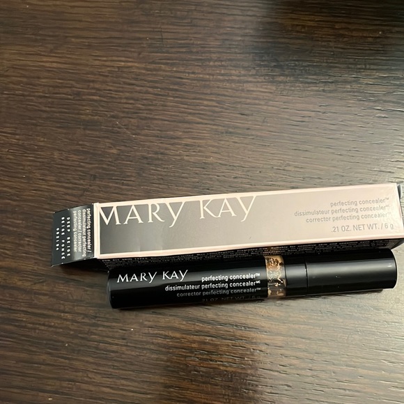 Deep Beige Mary Kay Perfecting Concealer .21 oz. - Picture 2 of 7